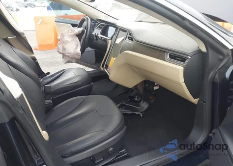 2013 Tesla Model S Performance z USA, uszkodzony, nr VIN 5YJSA1DP2DFP27683